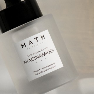 MATH Concentrated Serum To Reduce Pores And Skin Oiliness „Niacinamide+“