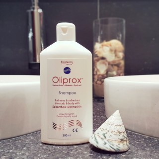 Rinkinys sausai, pleiskanojančiai, į dermatitą linkusiai odai: „Oliprox šampūnas ir kremas"